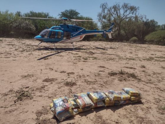 El Gobierno realiza asistencias aéreas a familias aisladas tras la crecida de ríos en el norte de Salta