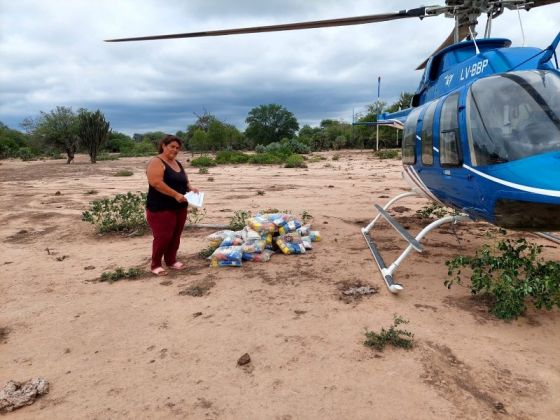 El Gobierno realiza asistencias aéreas a familias aisladas tras la crecida de ríos en el norte de Salta