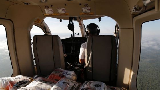 Continúa la asistencia aérea a parajes aislados por la crecida del río Bermejo