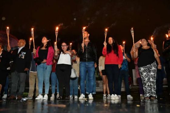 Con una nueva vigilia patriótica, la comunidad salteña conmemoró el 42 aniversario de la Guerra de Malvinas