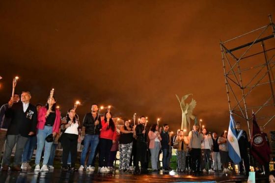 Con una nueva vigilia patriótica, la comunidad salteña conmemoró el 42 aniversario de la Guerra de Malvinas