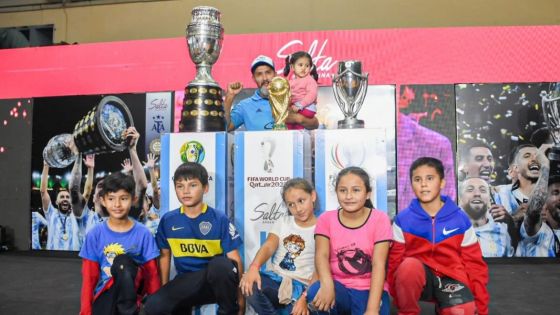 Miles de salteños obtuvieron su foto con la Copa del Mundo