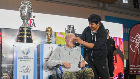 Miles de salteños obtuvieron su foto con la Copa del Mundo