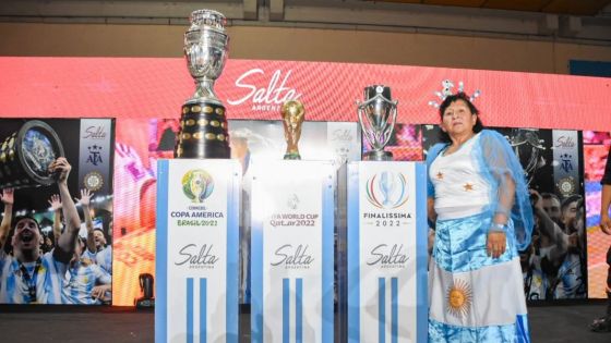 Miles de salteños obtuvieron su foto con la Copa del Mundo