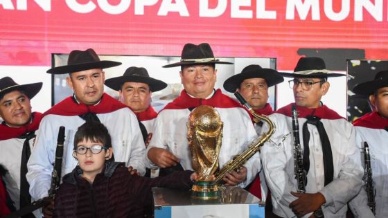 Miles de salteños obtuvieron su foto con la Copa del Mundo