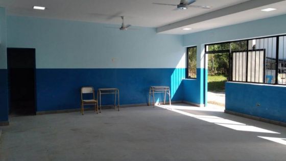 Refacciones en la escuela 4.331 de Finca El Timbo