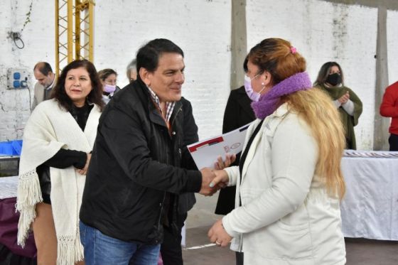 Familias de Cerrillos recibieron las escrituras de sus terrenos.