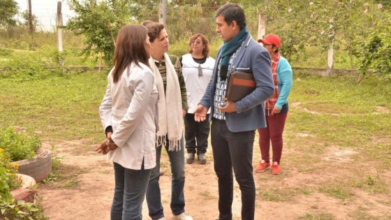 La ministra de Educación recorrió escuelas en Colonia Santa Rosa