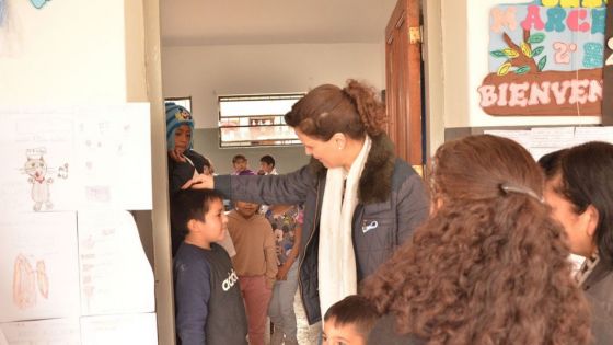 La ministra de Educación recorrió escuelas en Colonia Santa Rosa