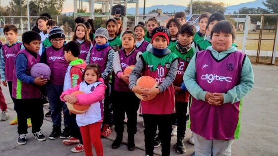 Referentes de Salta Basket visitaron la escuela deportiva de San Luis