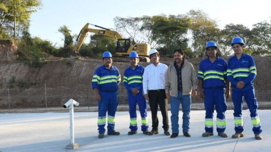 Sáenz supervisó la etapa final de la nueva cisterna de Villa Güemes en Tartagal