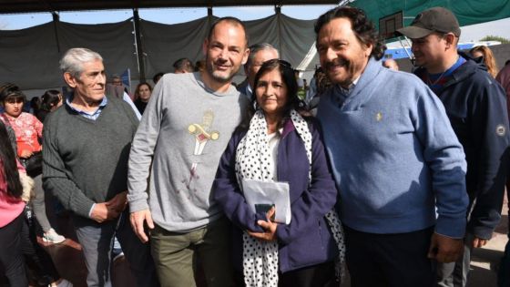 En barrio Pablo Saravia, el gobernador Sáenz recorrió los servicios del programa “La Muni en tu barrio” y saludó a los vecinos