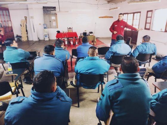 Bomberos de la Policía capacitan a efectivos penitenciarios sobre protección contra incendios