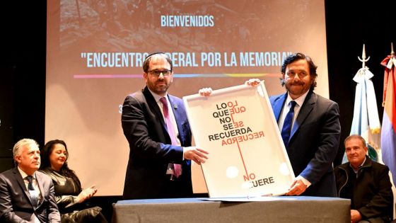 En la AMIA, el gobernador Sáenz participó del Encuentro Federal por la Memoria