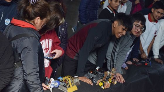 Alumnos de escuelas técnicas participaron de una competencia de robótica