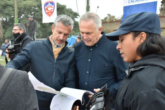 El Embajador de Estados Unidos y el ministro Peña visitaron el club de béisbol Cachorros.