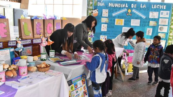 Jornada educativa sobre la importancia del consumo de leche de leche, yogur y queso