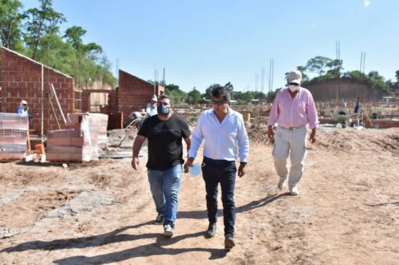 En Metán el IPV construye y entrega viviendas