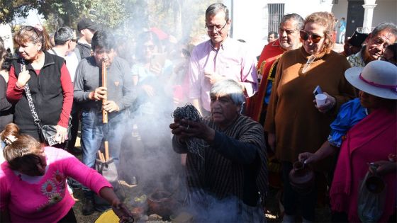 Se realizó el tradicional convite a la Pachamama en el Mercado Artesanal de Salta