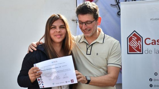 Son 900 las mujeres y diversidades formadas en oficios de la construcción