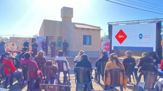 En San Carlos, 15 familias recibieron sus casas.