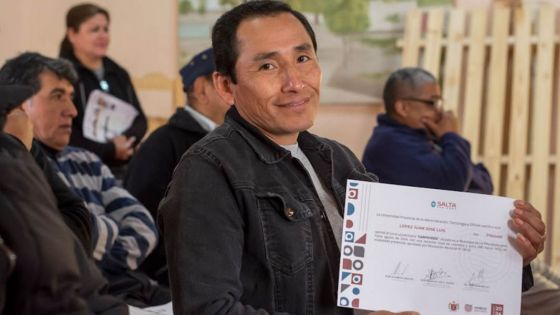 La UPATecO entregó certificados de cursos de formación en oficios en La Viña y Coronel Moldes