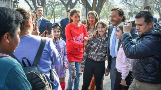 Sáenz compartió con niños y familias de la bicicleteada de la parroquia Santa Rosa de Lima