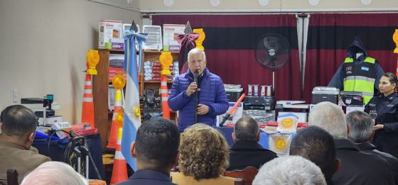 Entrega de equipamiento y elementos informáticos a la Policía de Salta