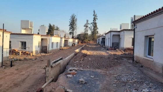 En Coronel Moldes y El Carril se constató el avance de obras de viviendas