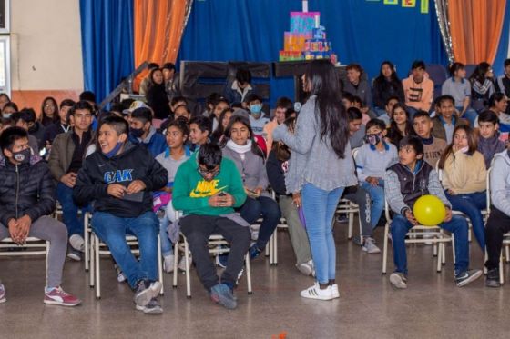 Concientizan a jóvenes de Campo Santo sobre el consumo problemático de drogas