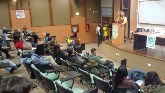 Disertación de Defensa Civil sobre incendios forestales en la Universidad Nacional de Salta