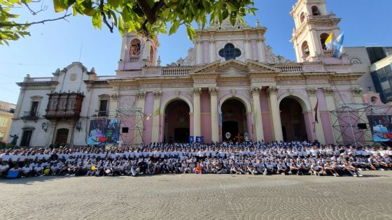 Más de mil estudiantes de las escuelas de formación de la Policía peregrinaron por el Milagro 2024