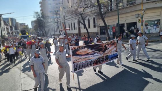 Más de mil estudiantes de las escuelas de formación de la Policía peregrinaron por el Milagro 2024