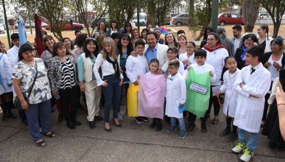 “Ser maestro es una elección de vida”: el Gobernador los felicitó y acompañó en su día