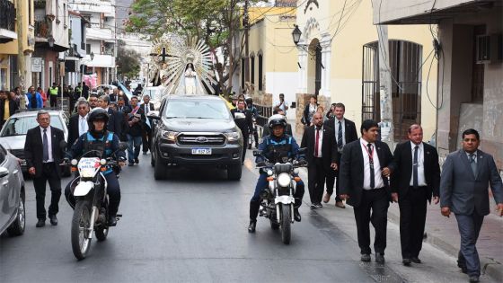 Por más de ocho horas: se cumplió una nueva procesión de las imágenes peregrinas del Señor y la Virgen del Milagro