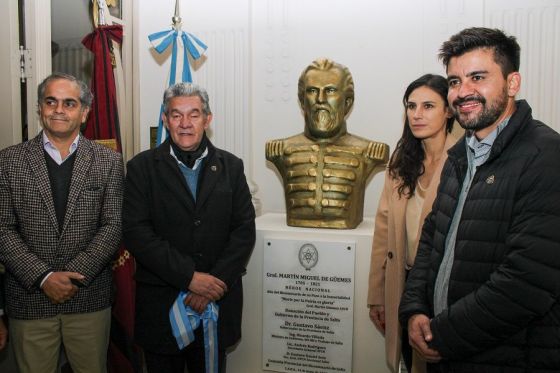 Se inauguró en Buenos Aires un busto del General Martín Miguel de Güemes en la sede central de UPCN