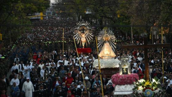 El pueblo de Salta renovó su Pacto de Fidelidad y amor con el Señor y la Virgen del Milagro