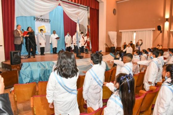 El vicegobernador Marocco tomó promesa de lealtad a la Bandera a alumnos de cuarto grado