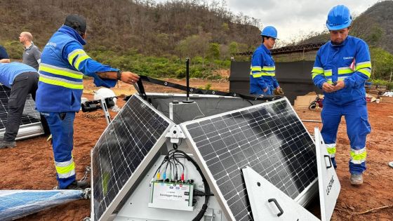 Continúa la instalación de los dispositivos de control ultrasónico de algas en el embalse El Limón