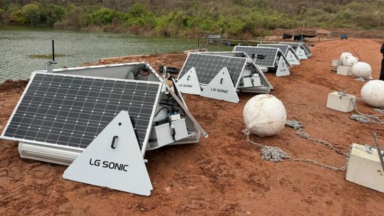 Continúa la instalación de los dispositivos de control ultrasónico de algas en el embalse El Limón