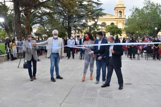 Cafayate inauguró las refacciones de la plaza central de la ciudad