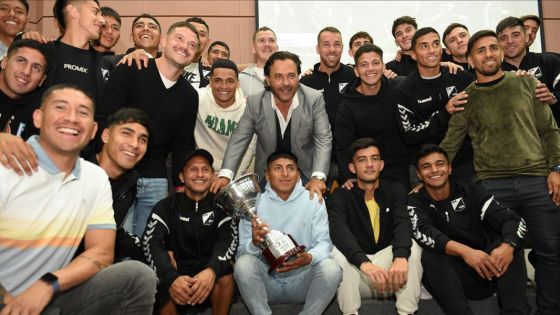 Orgullo salteño: Sáenz recibió al plantel de Central Norte tras su histórico ascenso a Primera Nacional