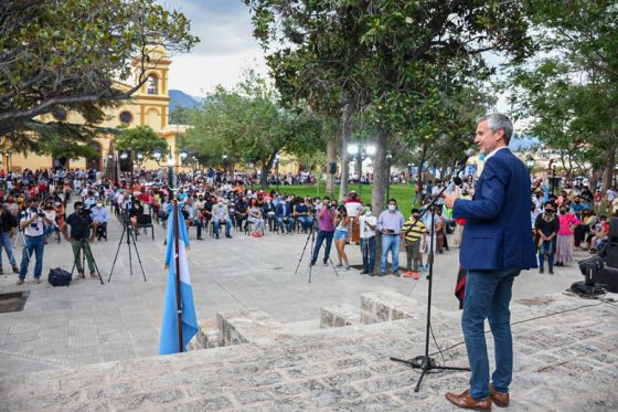 Cafayate inauguró las refacciones de la plaza central de la ciudad