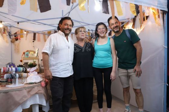 El gobernador Sáenz y el intendente Durand felicitaron a los emprendedores durante la feria organizada para el Día de la Madre.