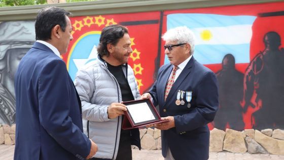 El Gobernador acompañó al pueblo de Coronel Moldes en la inauguración de una plaza en homenaje a sus excombatientes de Malvinas