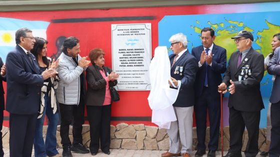 El Gobernador acompañó al pueblo de Coronel Moldes en la inauguración de una plaza en homenaje a sus excombatientes de Malvinas