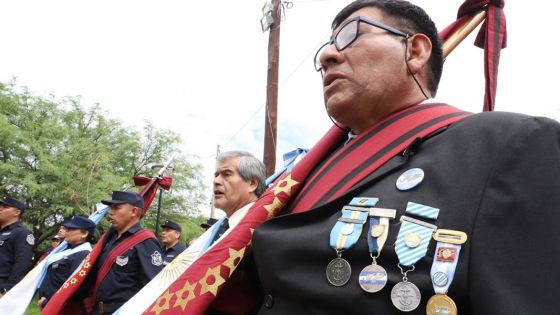 El Gobernador acompañó al pueblo de Coronel Moldes en la inauguración de una plaza en homenaje a sus excombatientes de Malvinas