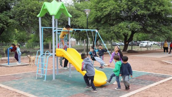 El Gobernador acompañó al pueblo de Coronel Moldes en la inauguración de una plaza en homenaje a sus excombatientes de Malvinas