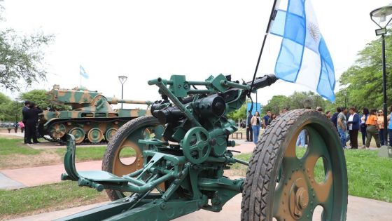 El Gobernador acompañó al pueblo de Coronel Moldes en la inauguración de una plaza en homenaje a sus excombatientes de Malvinas