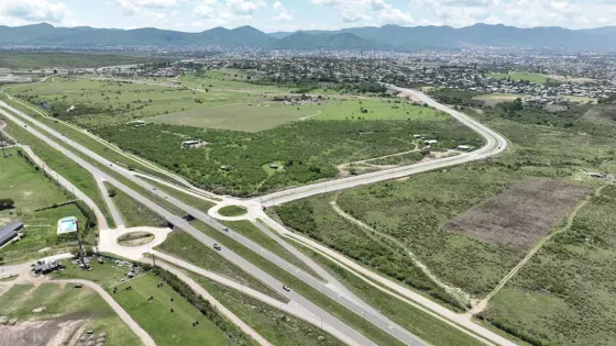 Sáenz habilitó la nueva vía de circulación entre Grand Bourg y circunvalación Oeste